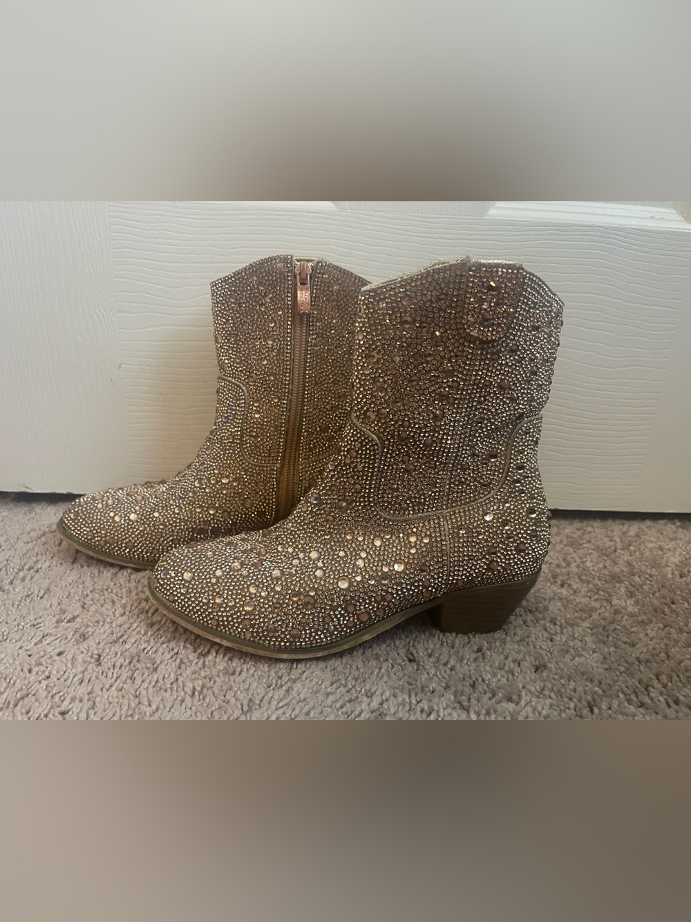 Badgley Mischka Girls size 1 Crystal-Embellished Ankle Boots in Rose Gold